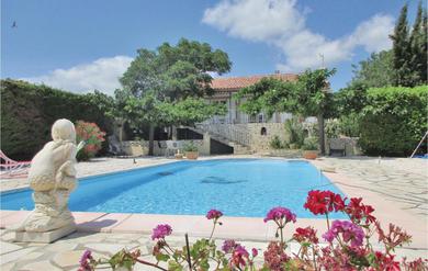 Holiday home Amazing home in Creissan with 3 Bedrooms, WiFi and Outdoor swimming pool