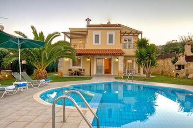 Вилла Private-Family Gerani Elessa villa with a garden & swimming pool