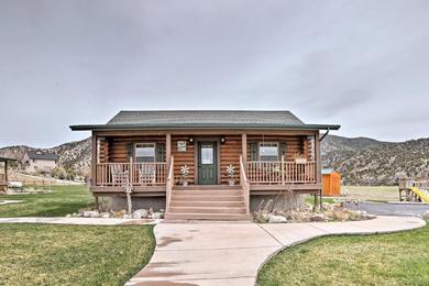 Holiday home Rustic Cabin Near Palisade State Park with Deck!