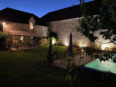 Hotel Maison de village avec piscine privative