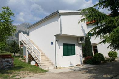 Apartments Apartments by the sea Zaostrog, Makarska - 2663