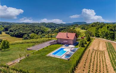 Дом отдыха Stunning Home In Novi Marof With Wifi, Outdoor Swimming Pool And Sauna