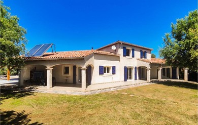 Отель Awesome Home In Prades-sur-vernazobre With Outdoor Swimming Pool And 4 Bedrooms