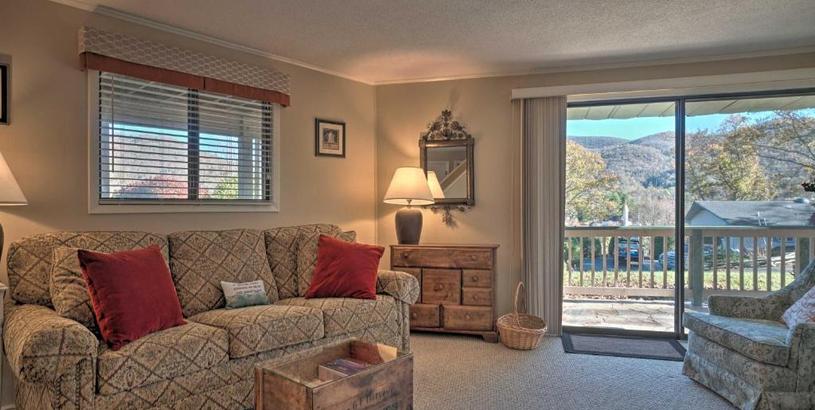 Holiday home Serene Mountain Haven with Views Hike, Raft, and Golf
