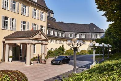 Отель Steigenberger Grandhotel & Spa Petersberg