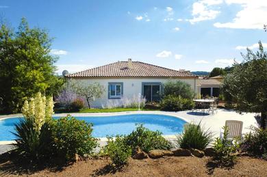Pretty holiday home with garden and private pool, Gabian
