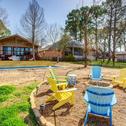 Holiday home Cedar Creek Lakefront Vacation Rental with Pool