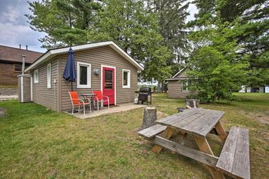 Cozy Suttons Bay Cottage with Shared Dock and Fire Pit