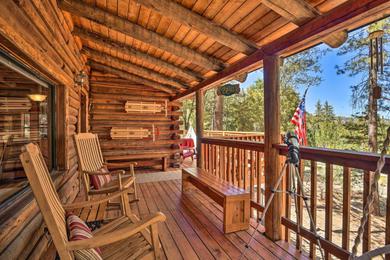 Дом отдыха Chic Pine Mountain Log Cabin By Waterfall Trail!