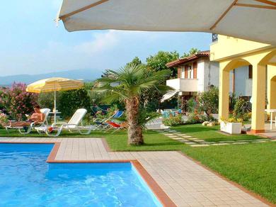 Holiday home Alluring Holiday home in Lazise with Swimming Pool