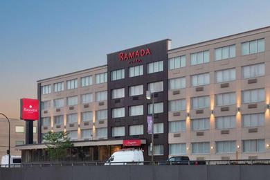 Отель Ramada Plaza by Wyndham Montreal