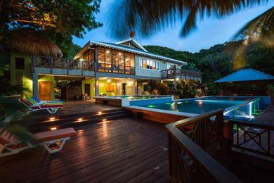 Villa Secluded Oceanfront 4BR Luxury Villa - Fully Staffed on Camp Bay Beach, Roatan