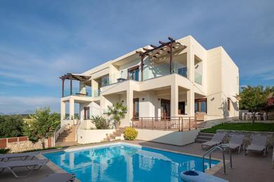 Вилла Family Villa Rousa in Rethymno with Pool, BBQ and Kids Area