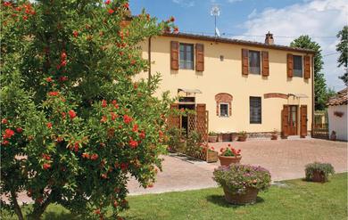 Holiday home Awesome Home In Ponte Buggianese Pt With Wifi, Private Swimming Pool And Outdoor Swimming Pool
