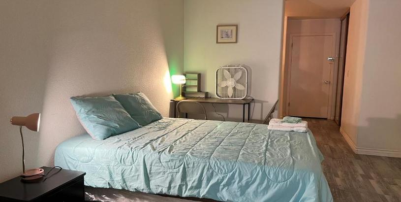Guest house Large bedroom with queen size bed and bathroom-#5