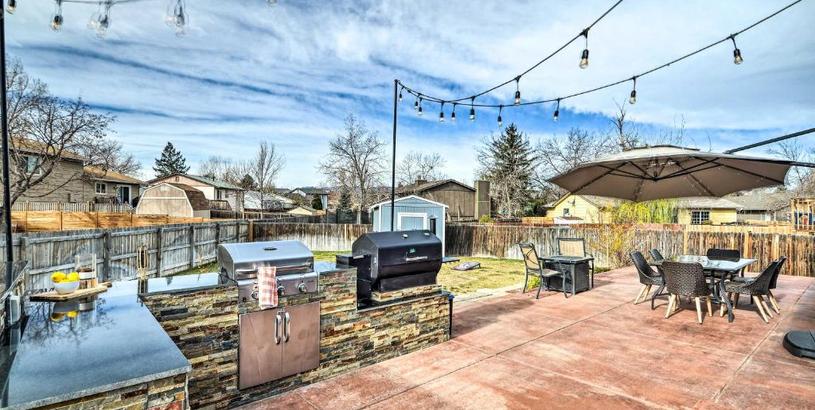 Holiday home Arvada House with Fire Pit and Outdoor Kitchen!