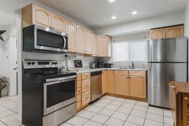 Apartments Blue Spruce on Main - Convenient location - 4bd remodeled