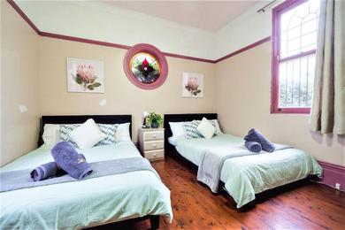 Quiet Quadruple Private Room In Strathfield 3min to Train Station sleeps 4b - ROOM ONLY