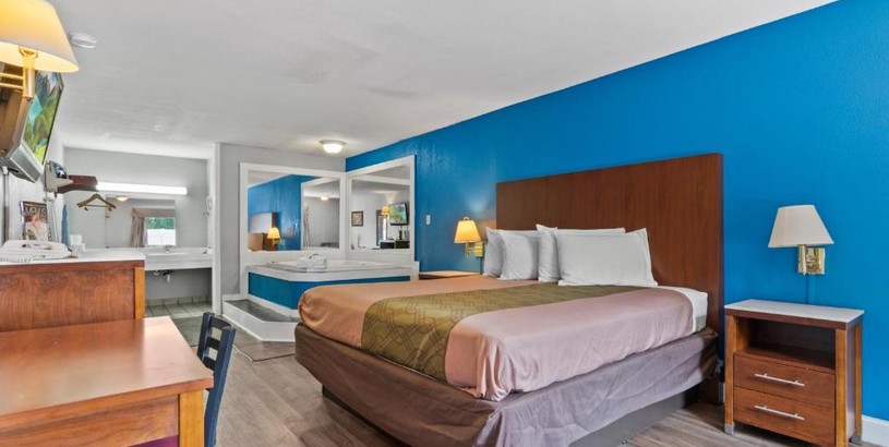 Hotel Econo Lodge Inn & Suites I-64 & US 13