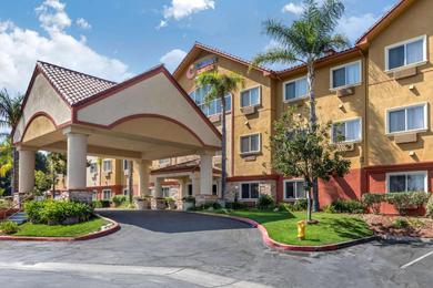 Hotel Comfort Suites Near Six Flags Magic Mountain