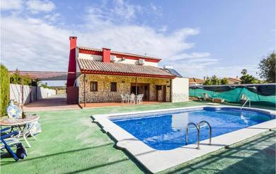 Holiday home Amazing home in La Carlota with WiFi, 2 Bedrooms and Outdoor swimming pool