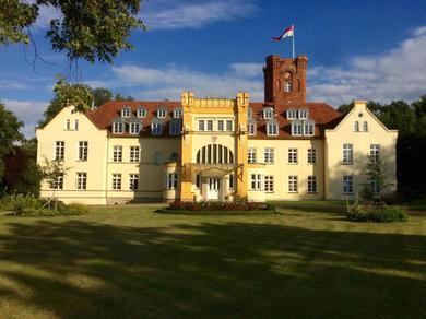 Апартаменты Schloss Lelkendorf - Fewo Prebberede