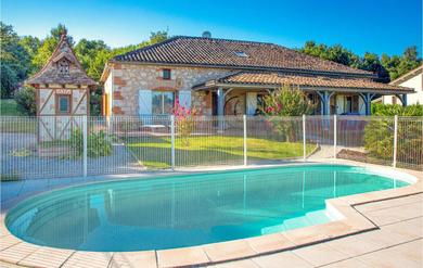 Holiday home Nice Home In Castelsagrat With Outdoor Swimming Pool, Wifi And Private Swimming Pool