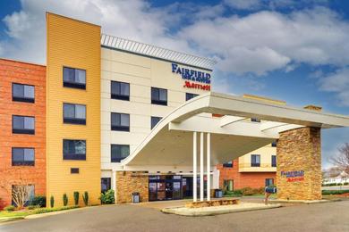 Отель Fairfield Inn & Suites by Marriott Dunn I-95