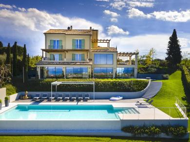 Villa Luxurious Villa in Civitanova Marche with Private Pool