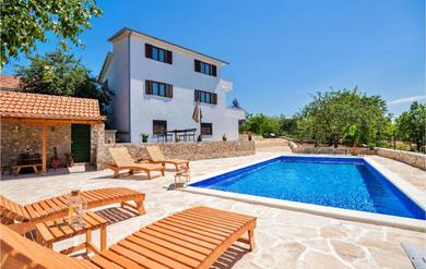 Holiday home Nice home in Gornji Vinjani with Outdoor swimming pool, WiFi and 4 Bedrooms