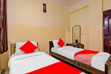 Hotel OYO Usuru Comforts Near Hare Krishna Hill
