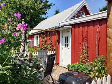Дом отдыха Lillstugan - Centralt och havsnära i lugnt villområde