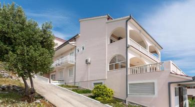 Apartments Apartments with a parking space Seget Vranjica, Trogir - 12499