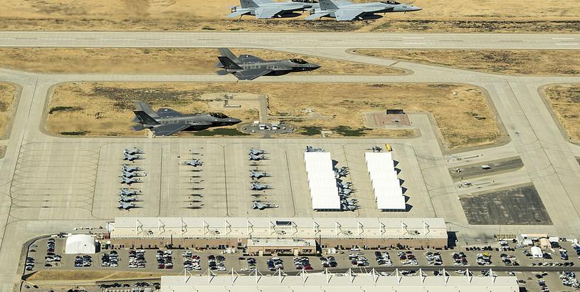 Lemoore Naval Air Station (Reeves Field) Airport (NLC), Лемур, Соединенные Штаты