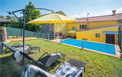 Holiday home Awesome Home In Zminj With Wifi, Private Swimming Pool And Outdoor Swimming Pool