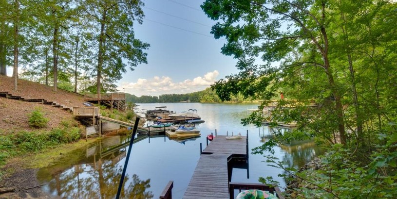 Hotel Lakefront Six Mile Vacation Rental with Dock