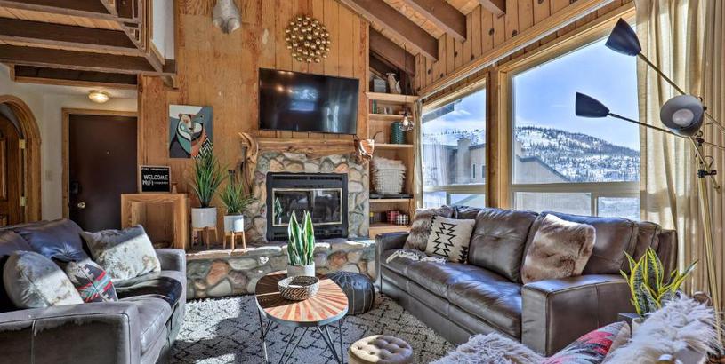 Апартаменты Brian Head Condo with Deck and View - Walk to Ski Lift