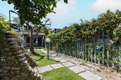 Отель Quartu Sant'Elena Lovely Apartment with Garden!