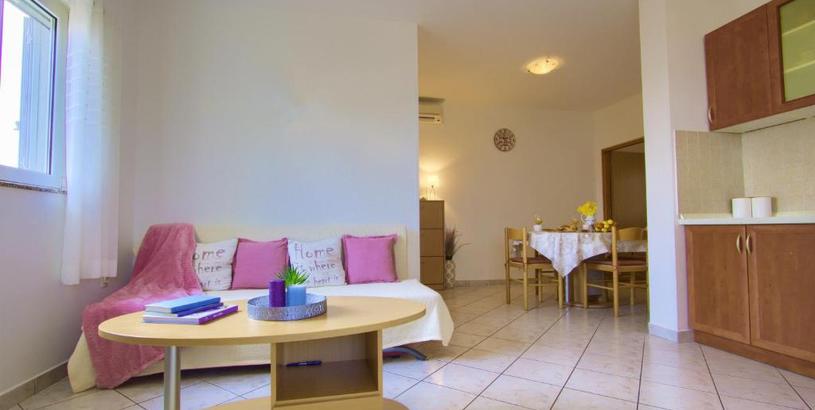 Apartments Charming and bright apt,walking distance to beach