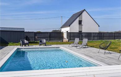 Дом отдыха Stunning home in Paimpol with WiFi, Heated swimming pool and 4 Bedrooms