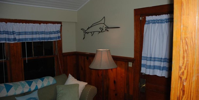 Holiday home Old Time Beach Front Cottage - The Beach is your Backyard! Pet Friendly cottage
