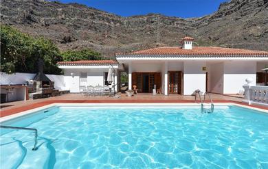 Holiday home Nice Home In Cercado De Espino With Outdoor Swimming Pool, Wifi And Swimming Pool