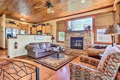 Holiday home Cabin with Deck and Hot Tub, Half Mile to Terry Peak!