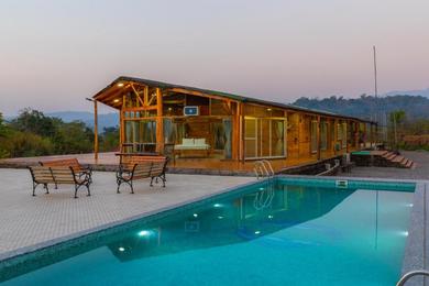 Villa SaffronStays Cabana, Pali - Glasshouse with a pool amidst nature