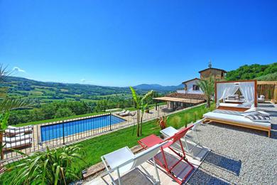 Villa Montone Villa Sleeps 12 with Pool Air Con and WiFi