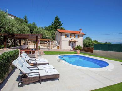 Villa Beautiful Villa in Icici with Swimming Pool