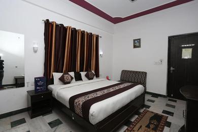 Отель Hotel Priya