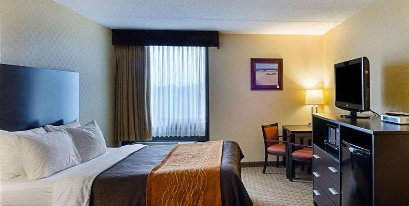 Отель Holiday Inn Express - Fall River North