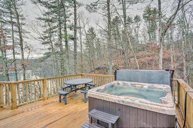 Дом отдыха Lakefront Butler Home with Hot Tub, Fire Pit and Dock