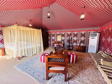Люкс-шатер Al Marmoom Oasis “Luxury Camping & Bedouin Experience”